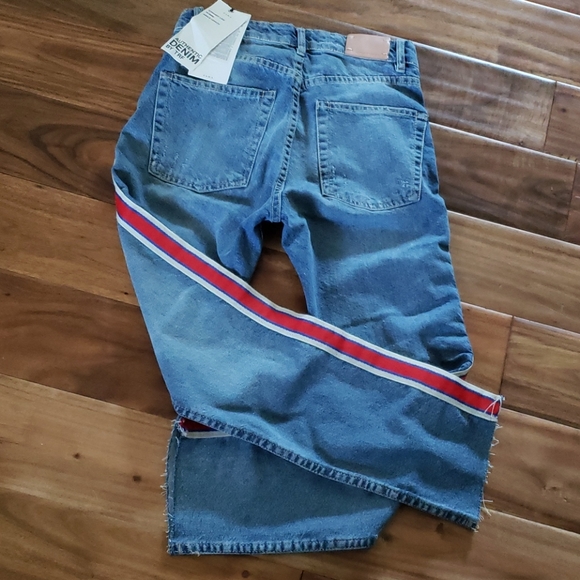 Zara Ankle length Jean's w/stripe - Picture 2 of 2